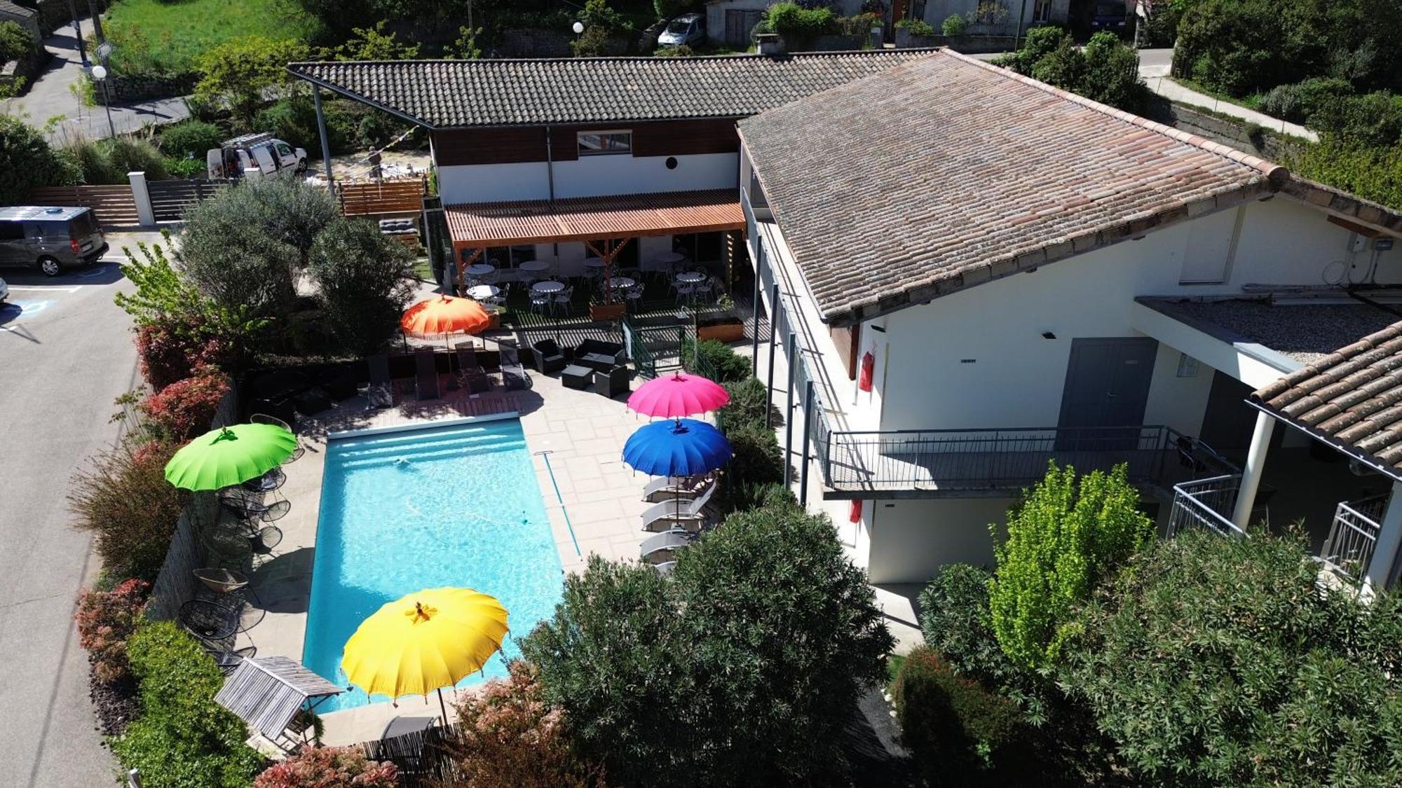 Hotel Le Vanséen Les Vans Exterior foto